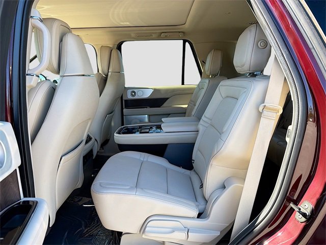 Used 2019 Lincoln Navigator Reserve image 24