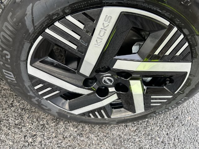 New 2026 Nissan Kicks SV w/ SV Premium Package FWD image 28
