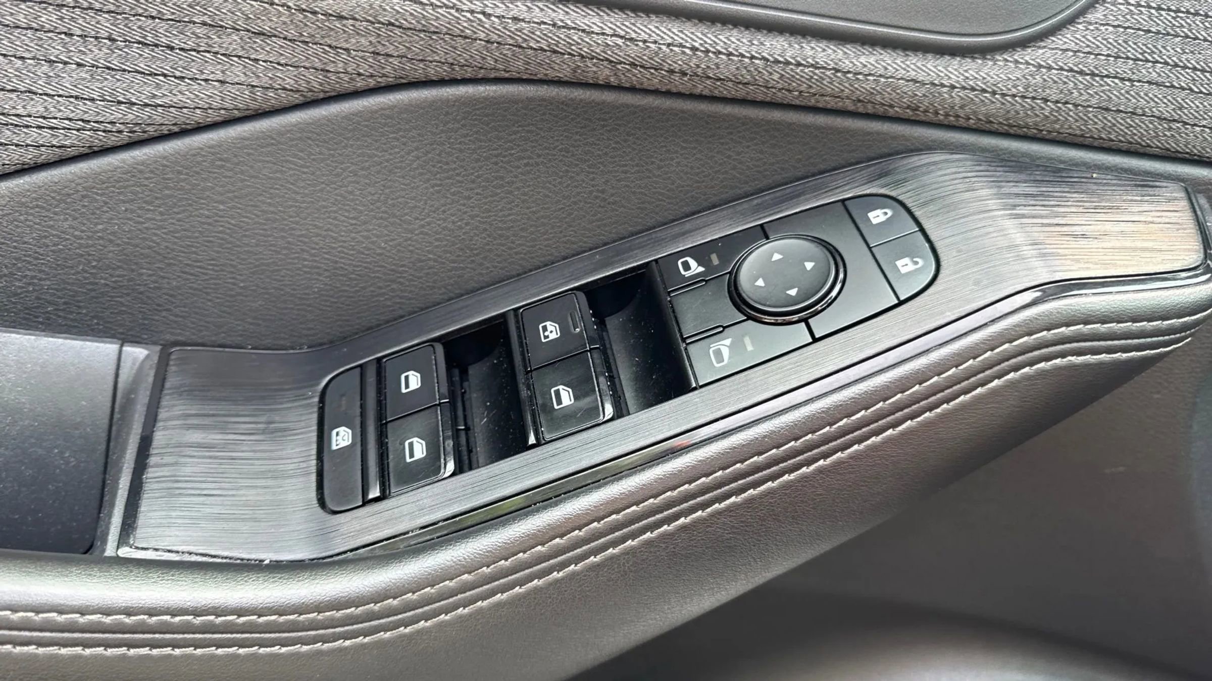 Used 2021 Nissan Rogue S image 36