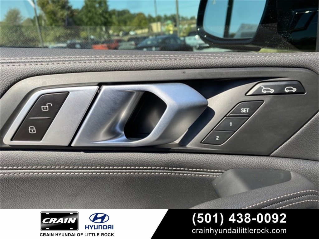 Used 2021 BMW X6 xDrive40i w/ Premium Package image 18