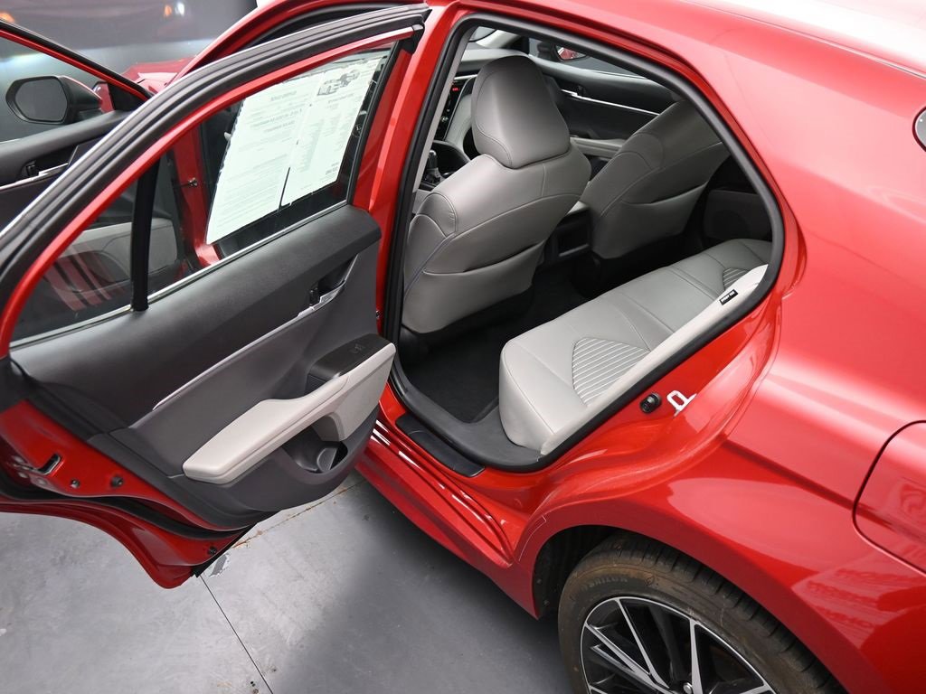 Used 2022 Toyota Camry SE image 17