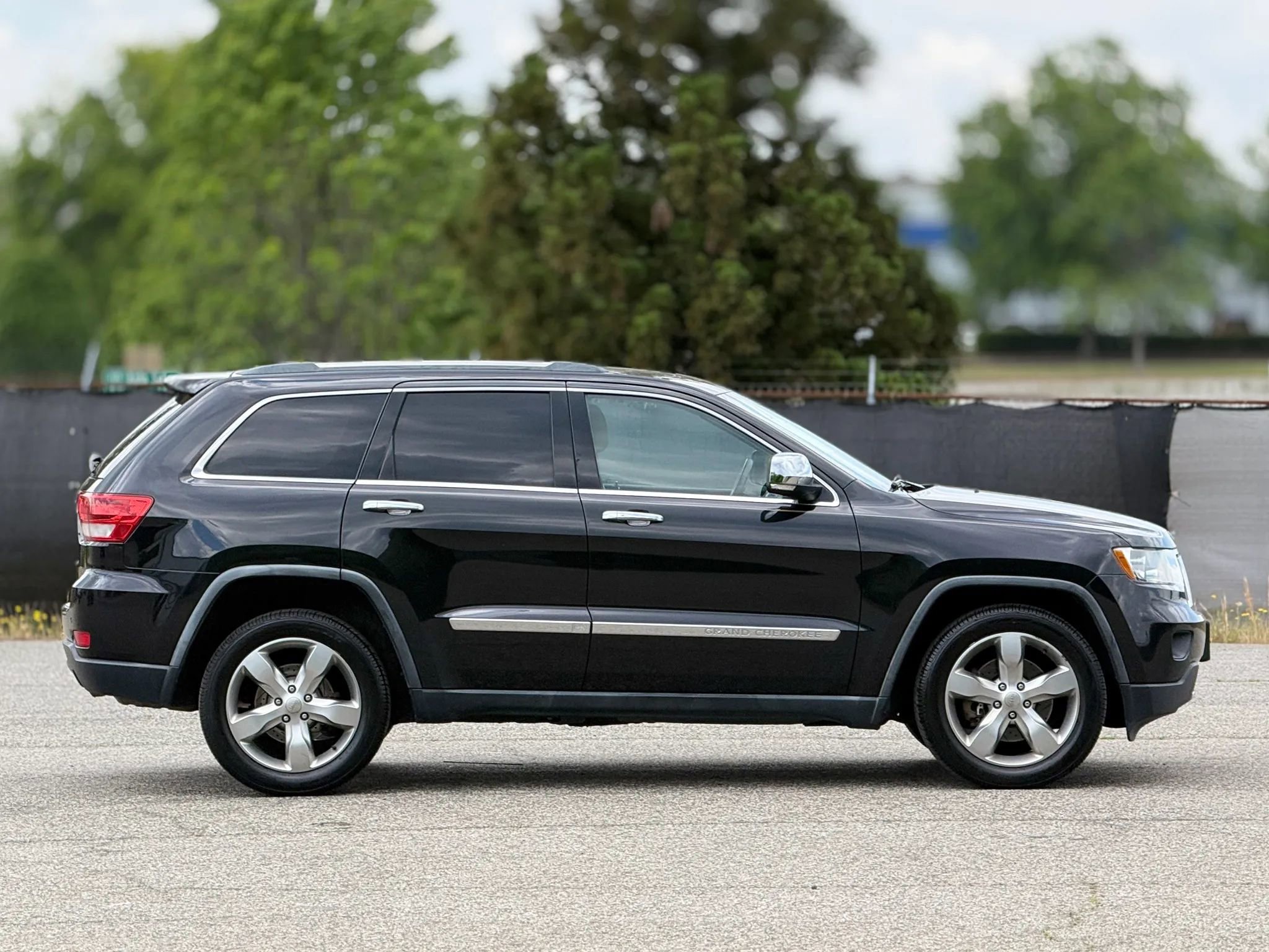 Used 2012 Jeep Grand Cherokee Limited AWD/4WD image 7
