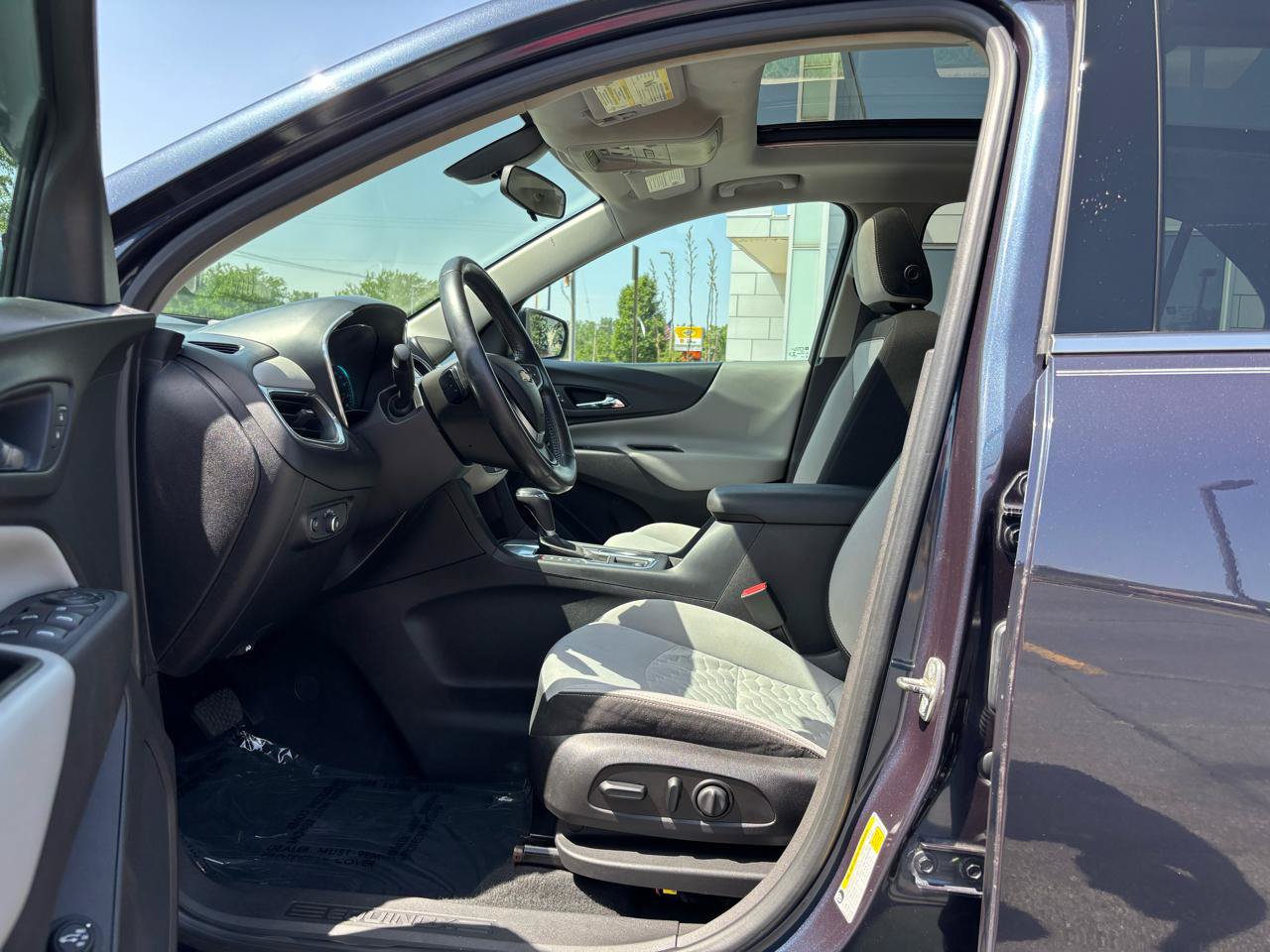 Used 2018 Chevrolet Equinox LT w/ Sun & Infotainment Package FWD image 15