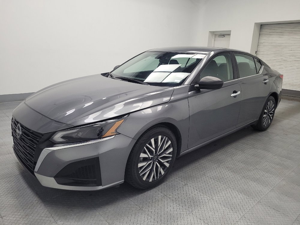 Used 2024 Nissan Altima 2.5 SV image 2