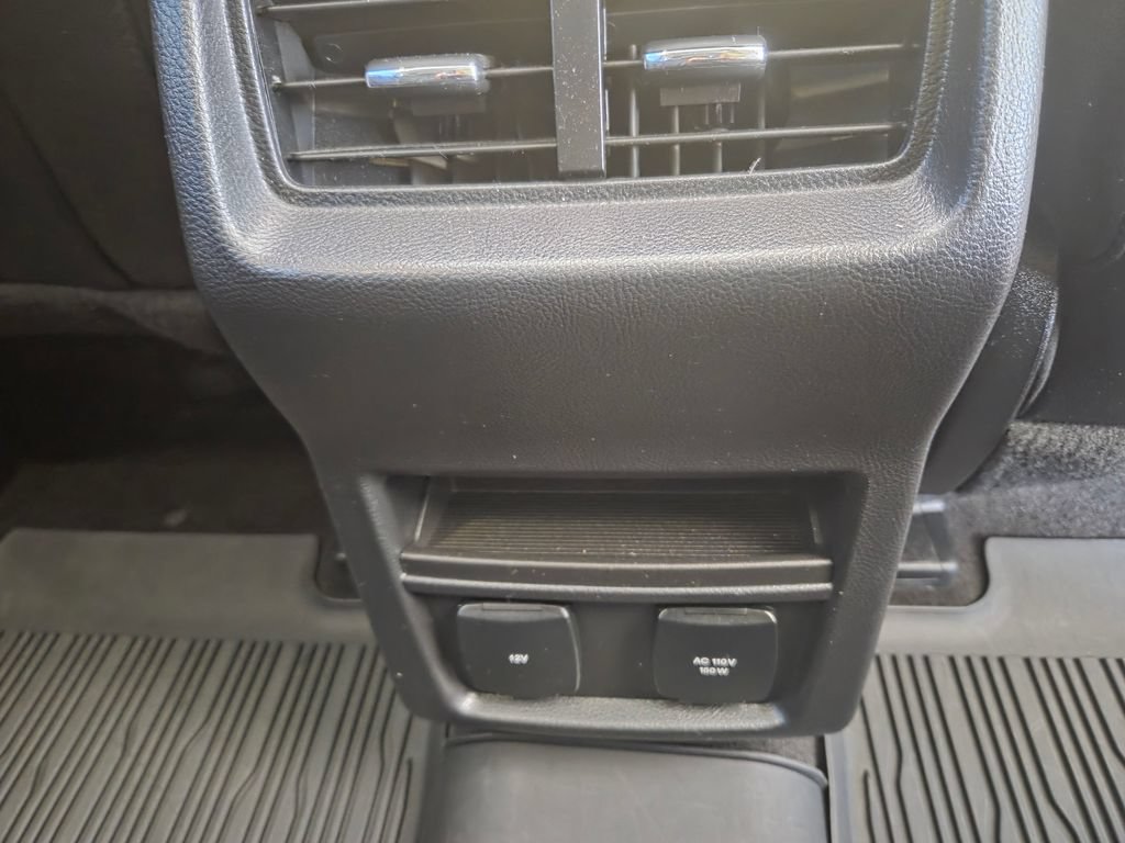 Used 2019 Ford Edge Titanium w/ Cold Weather Package AWD/4WD image 28