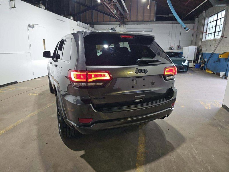 Used 2020 Jeep Grand Cherokee Altitude AWD/4WD image 4