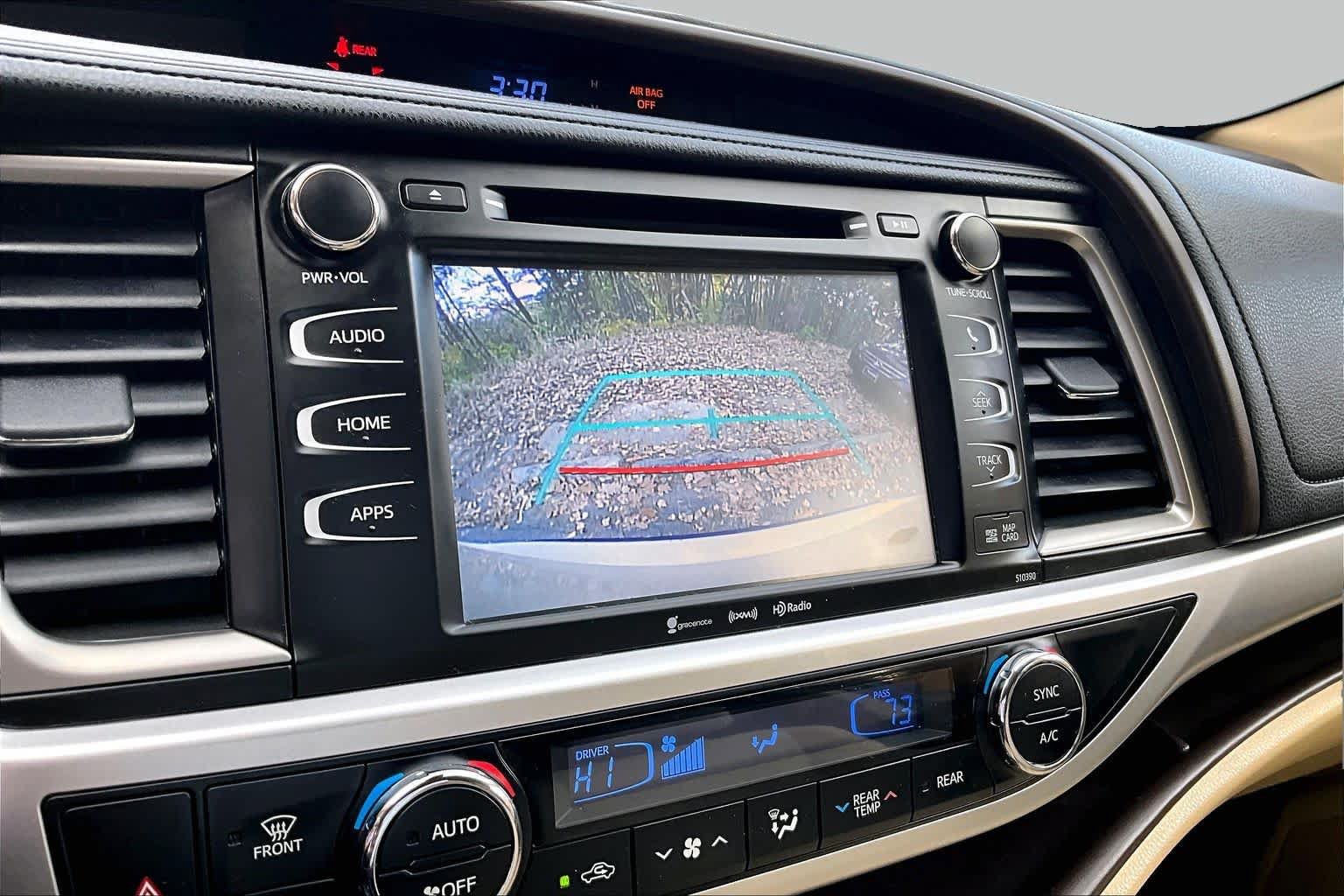 Used 2019 Toyota Highlander XLE AWD/4WD image 28
