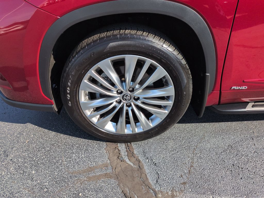 Certified 2025 Toyota Highlander Platinum AWD/4WD image 27