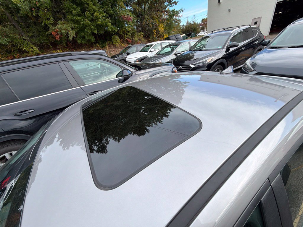Used 2023 Hyundai Elantra Limited FWD image 9
