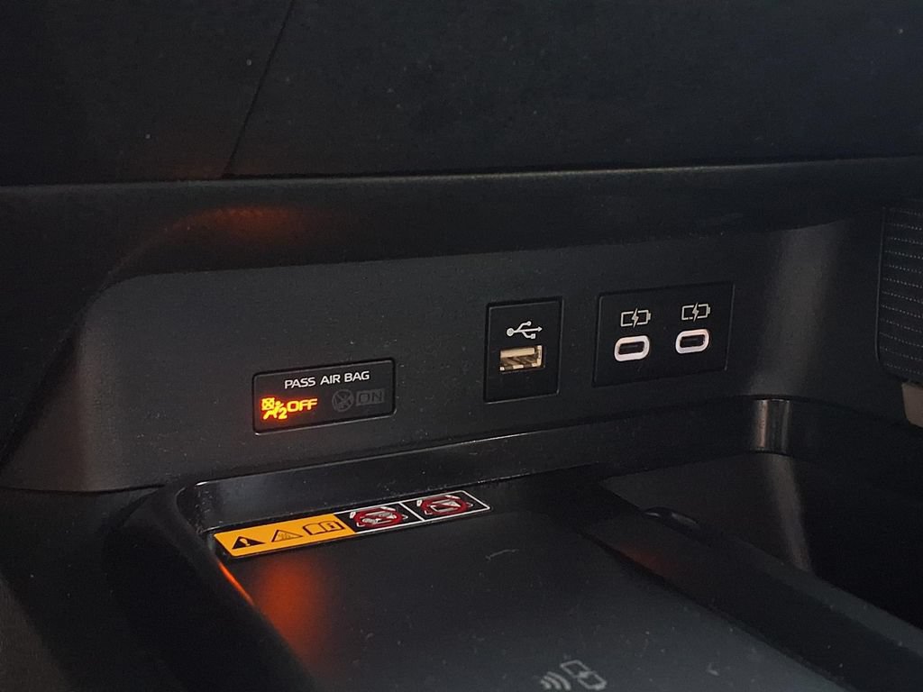 Used 2025 Toyota Camry SE FWD image 11
