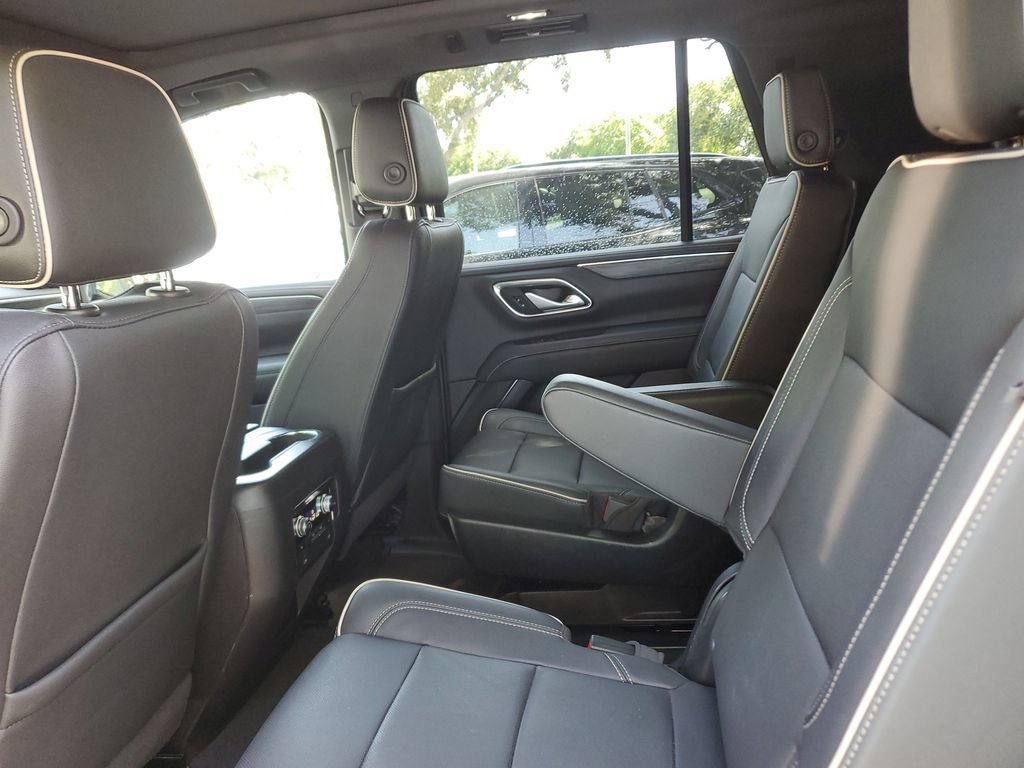 Certified 2022 GMC Yukon SLT w/ SLT Premium Package AWD/4WD image 14