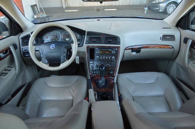 Used 2005 Volvo XC70 AWD/4WD image 15