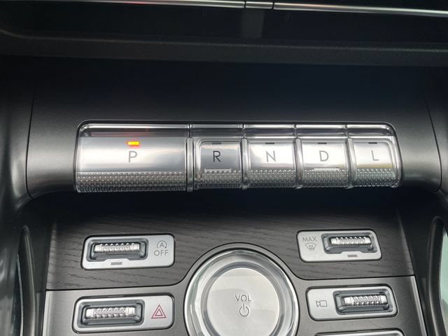 Used 2025 Lincoln Nautilus Reserve AWD/4WD image 32
