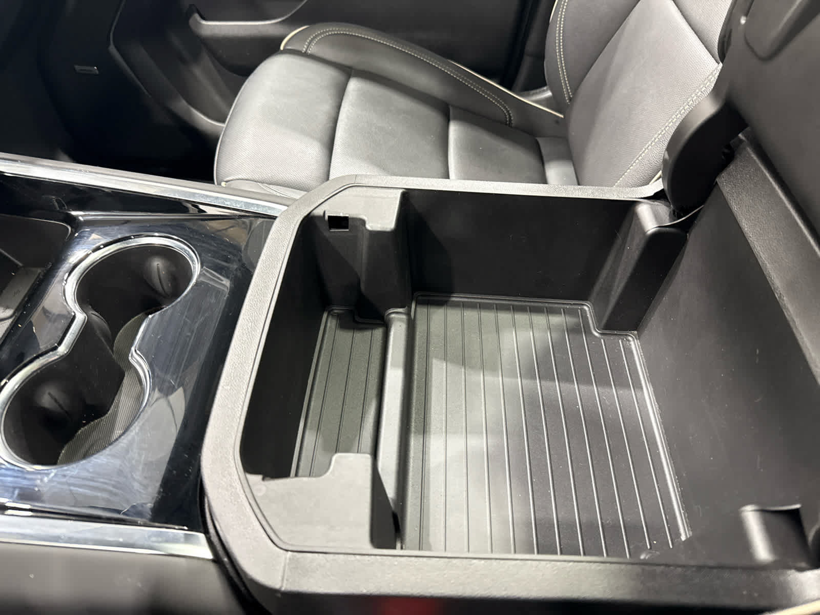 Certified 2025 Chevrolet Suburban Premier AWD/4WD image 22