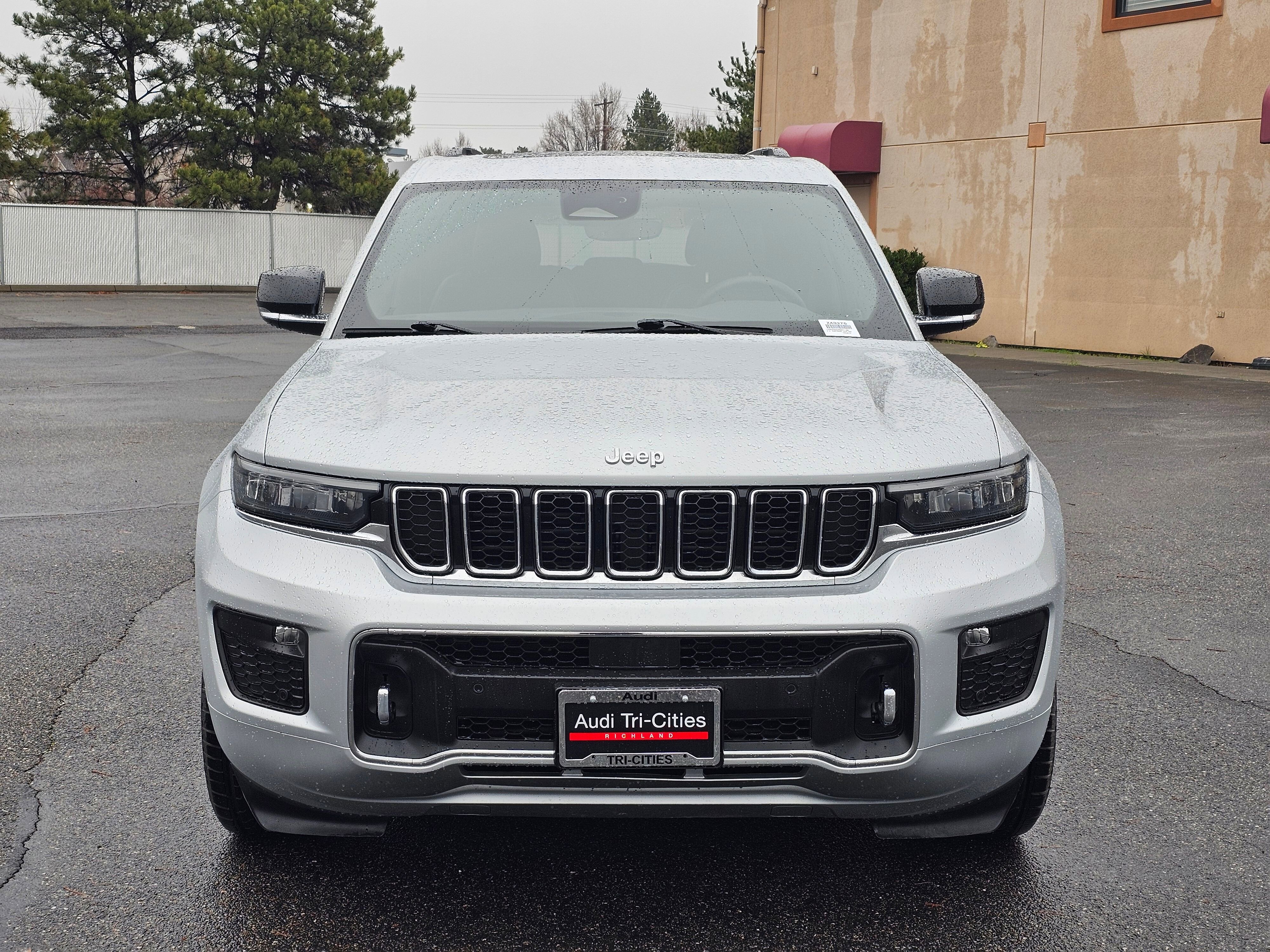 Used 2024 Jeep Grand Cherokee Overland image 6