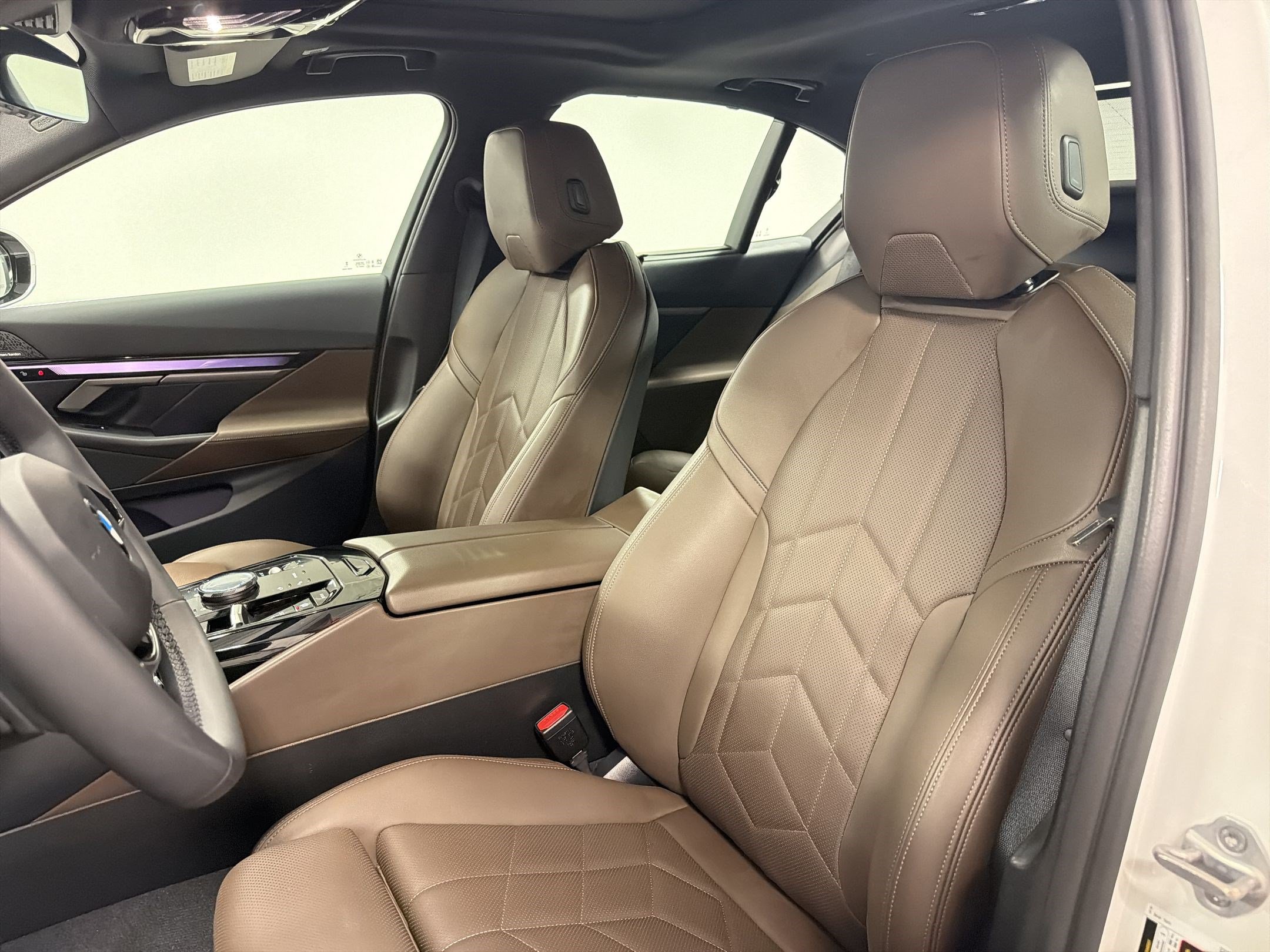 Certified 2025 BMW 540i xDrive AWD/4WD image 21