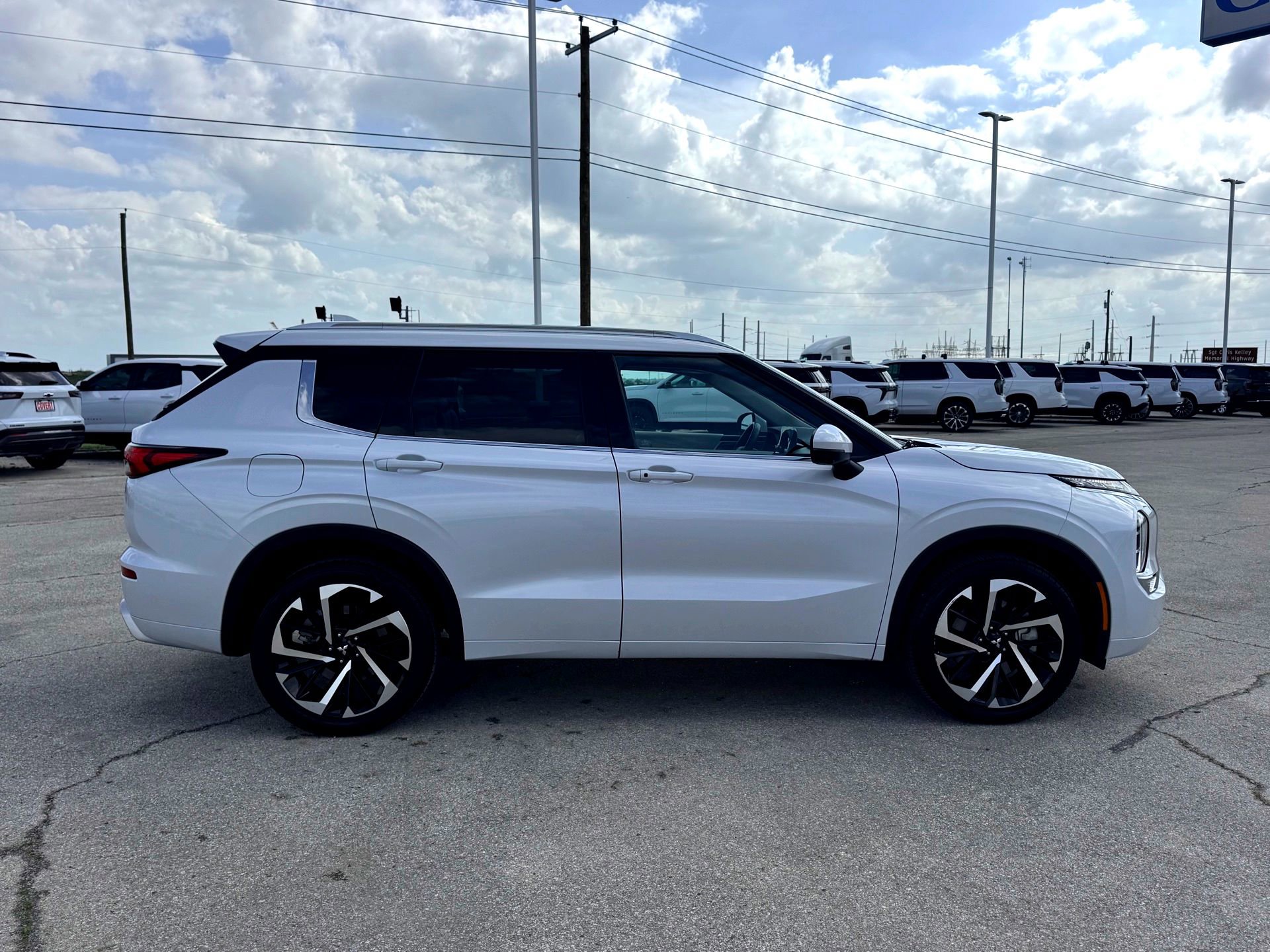 Used 2023 Mitsubishi Outlander SEL image 5