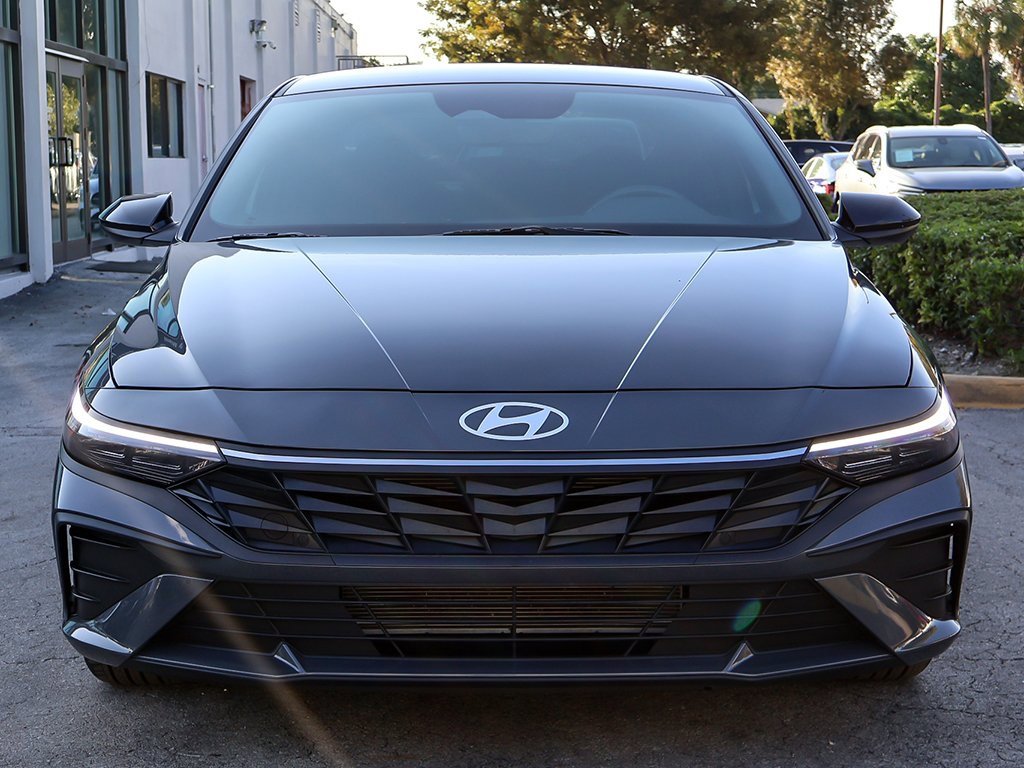 Used 2025 Hyundai Elantra Sport w/ Cargo Package image 8