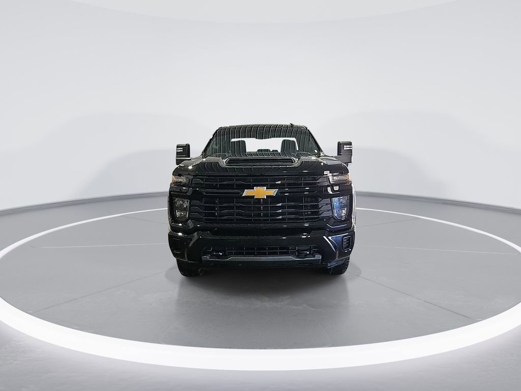 Used 2024 Chevrolet Silverado 2500 Custom w/ Custom Value Package image 3