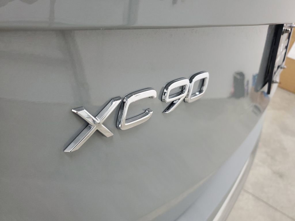New 2025 Volvo XC90 B6 Core w/ Climate Package image 9