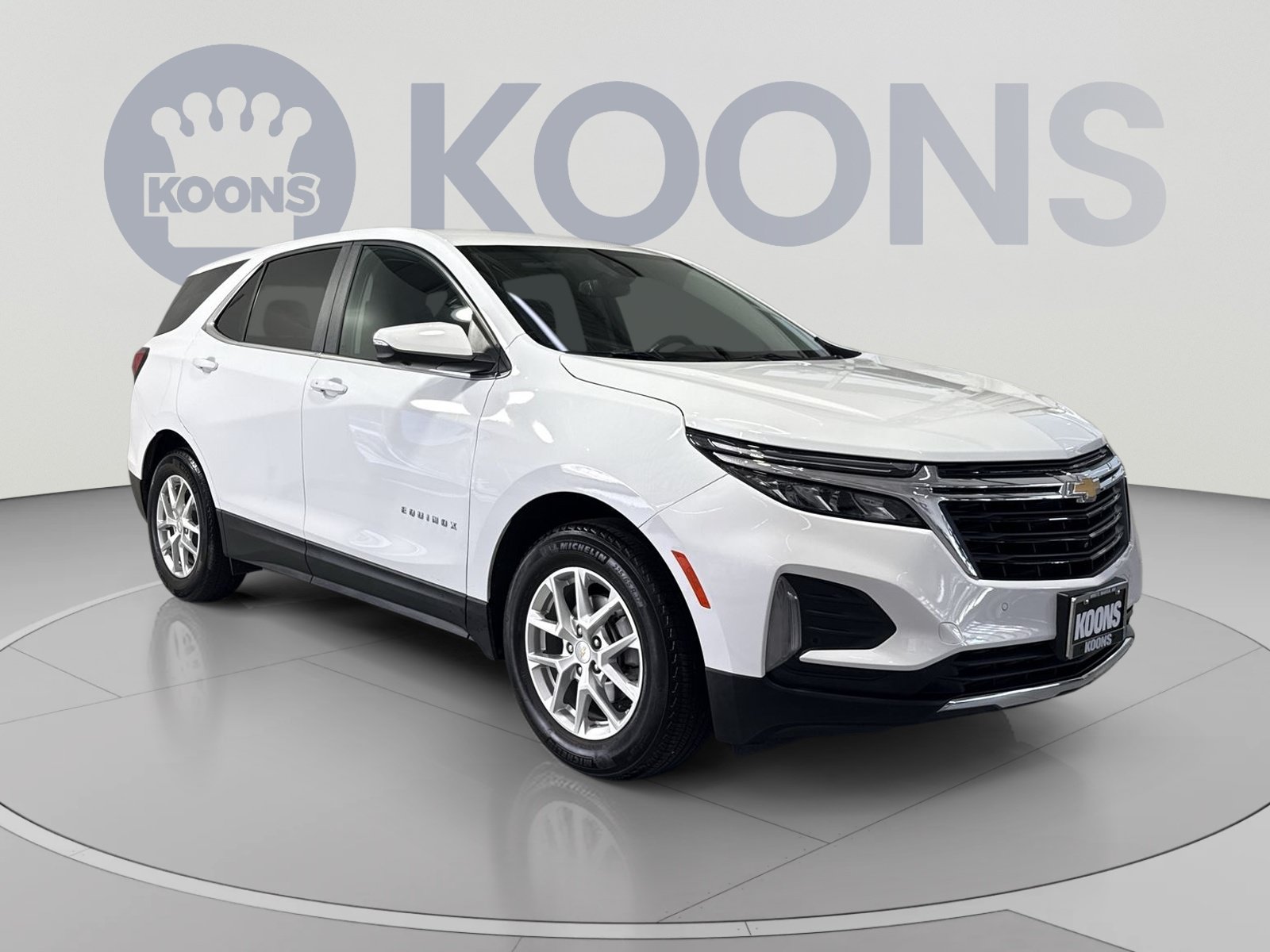 Used 2024 Chevrolet Equinox LT FWD image 2