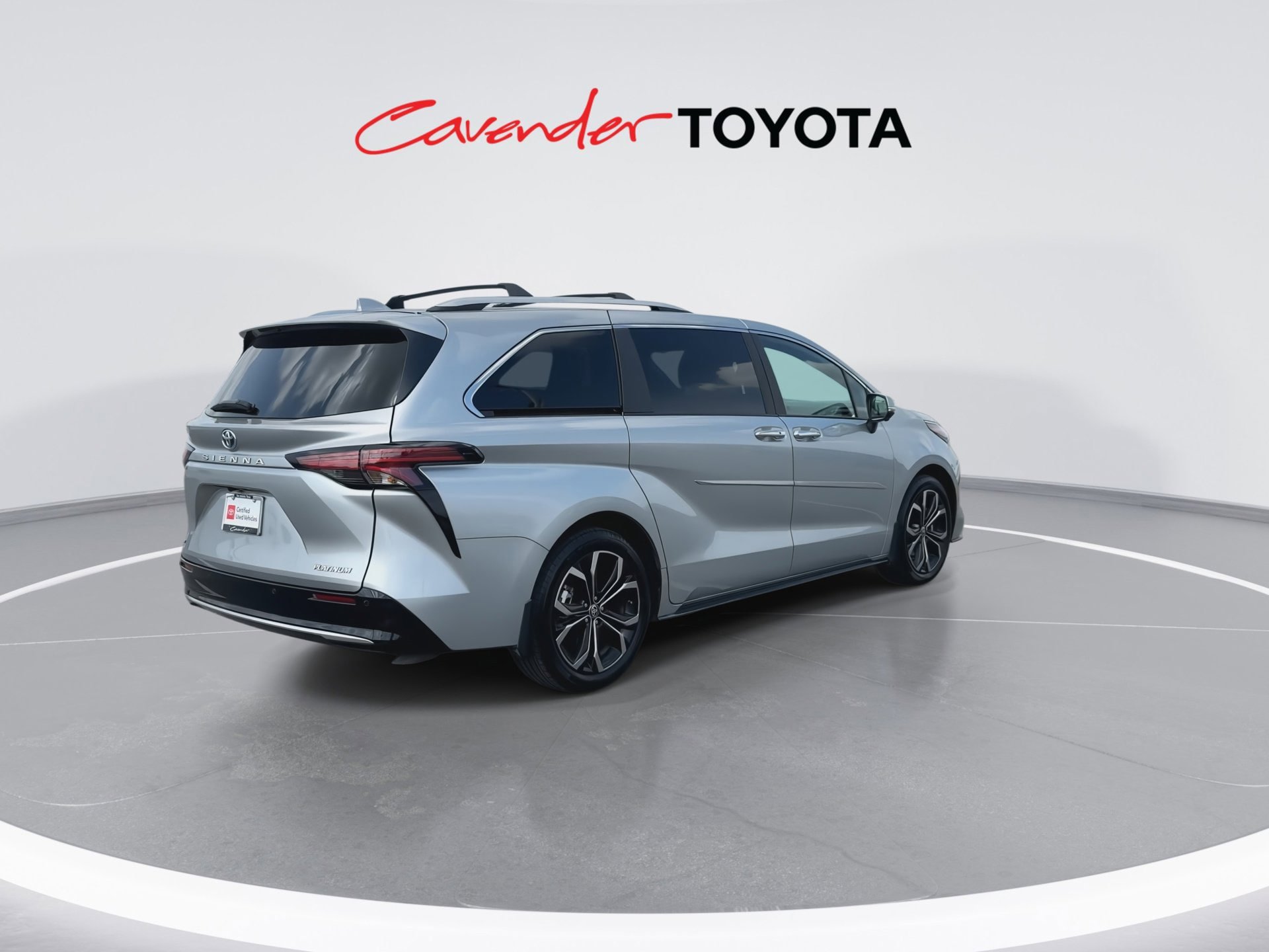 Used 2025 Toyota Sienna Platinum FWD image 8