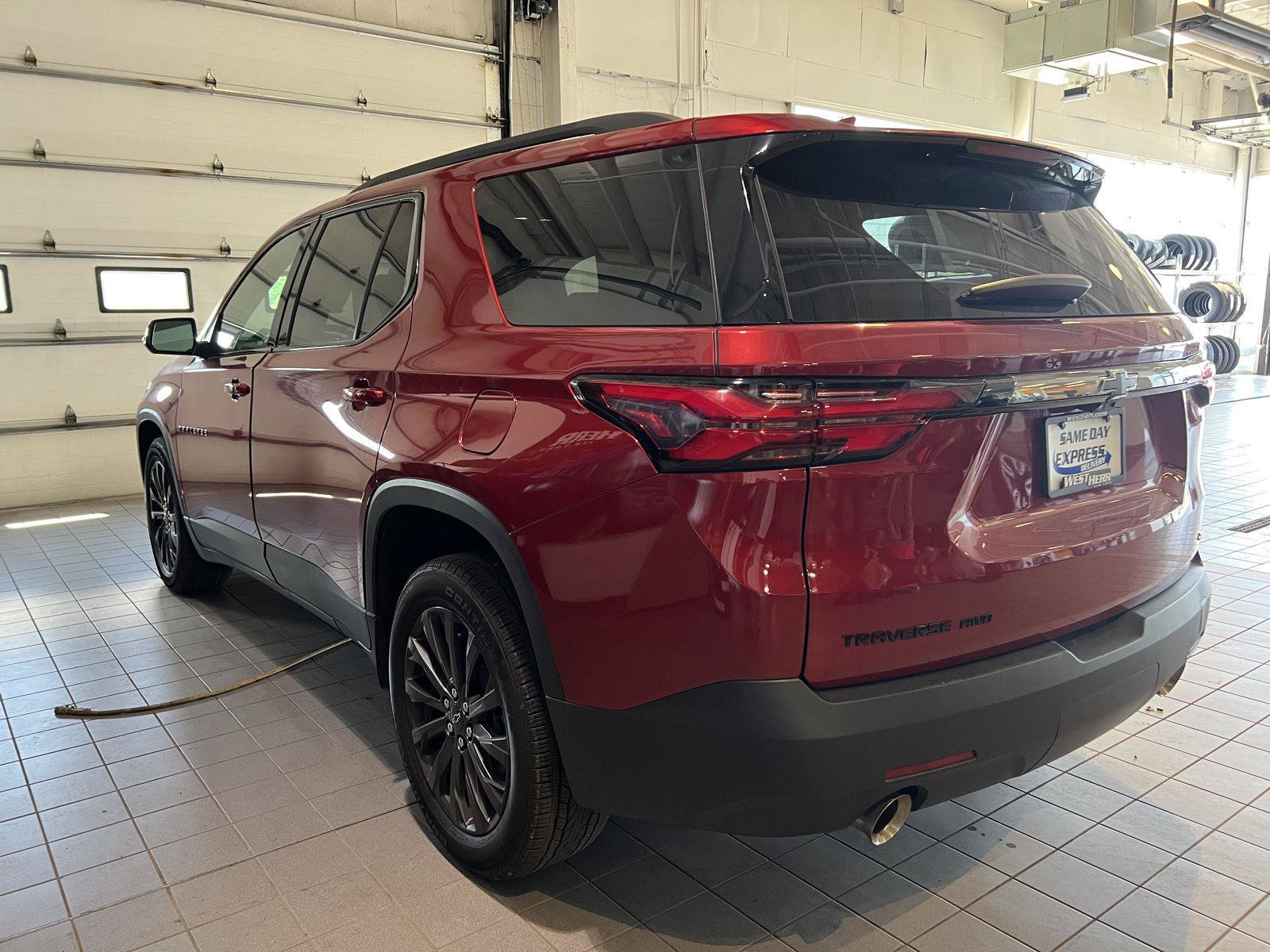 Used 2023 Chevrolet Traverse RS AWD/4WD image 6