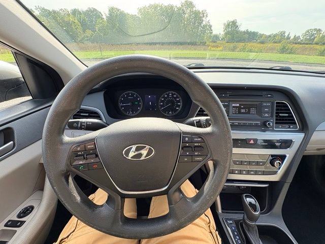 Used 2017 Hyundai Sonata SE FWD image 13