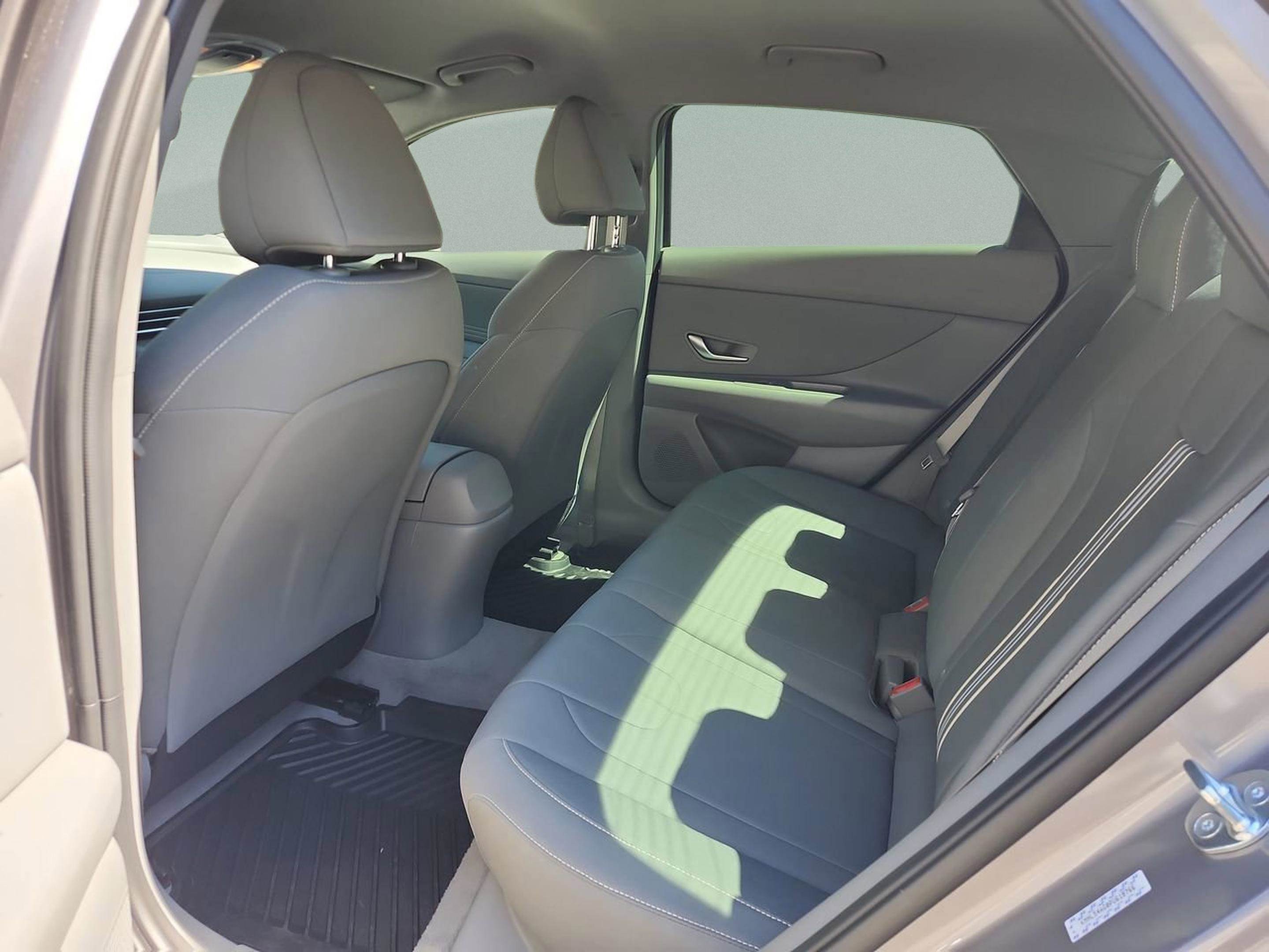 Used 2023 Hyundai Elantra SEL w/ Convenience Package image 14