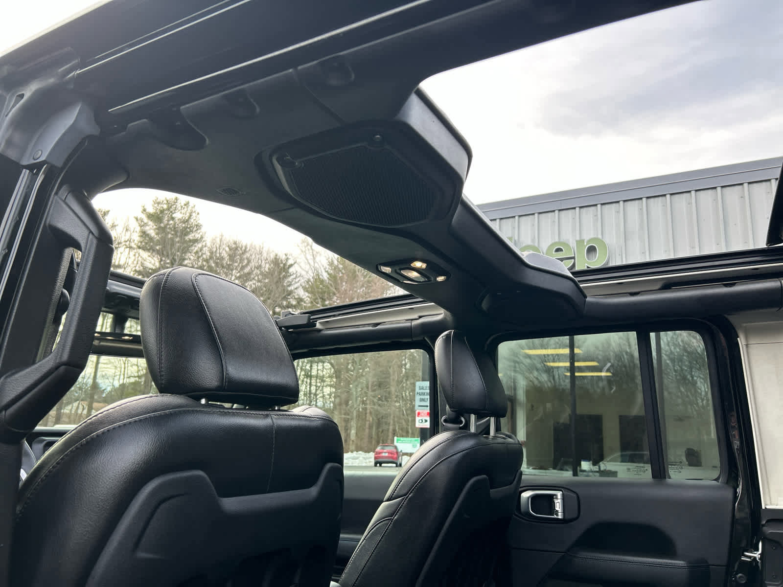 Used 2022 Jeep Wrangler Unlimited Rubicon 4xe w/ Cold Weather Group image 33