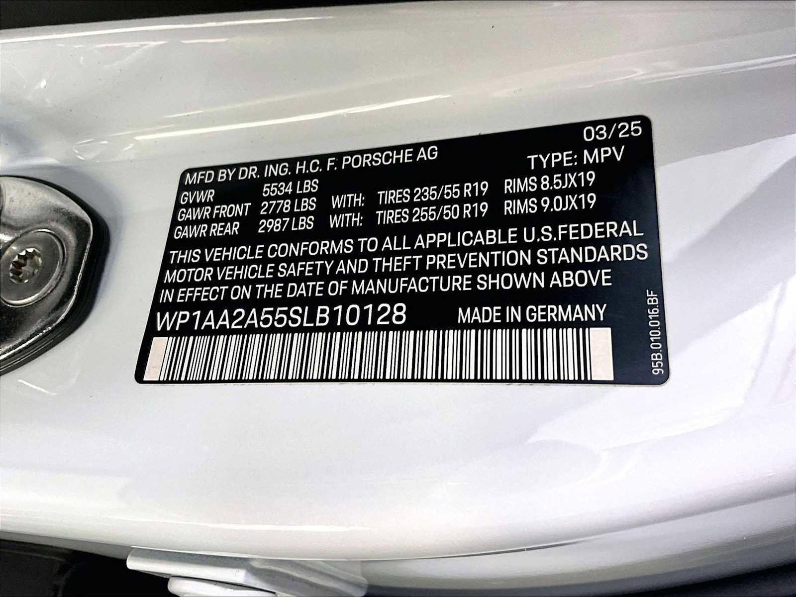 Used 2025 Porsche Macan image 36