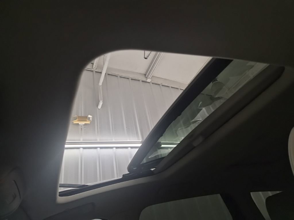 Used 2024 Buick Enclave Avenir w/ Avenir Technology Package image 40