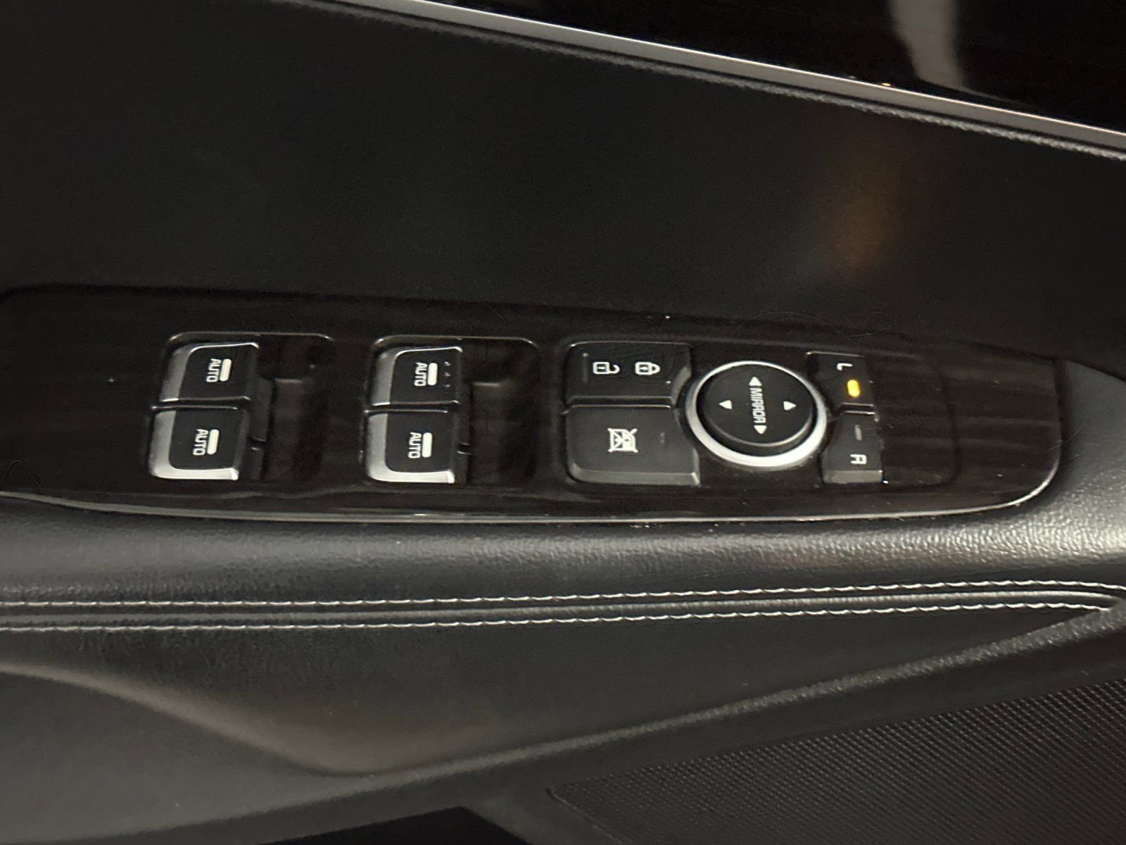 Used 2020 Kia Sorento S image 13