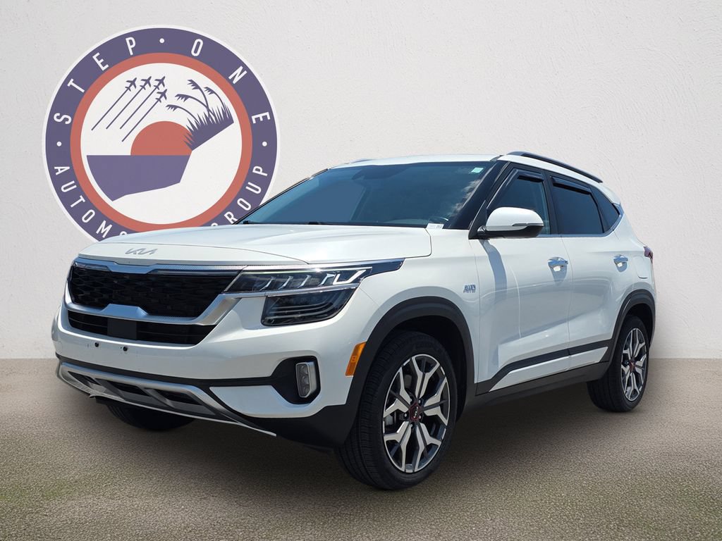 Used 2023 Kia Seltos SX w/ SX Sunroof Package AWD/4WD image 2