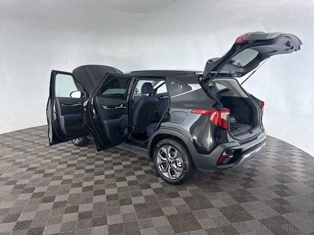 Certified 2024 Kia Seltos S image 18