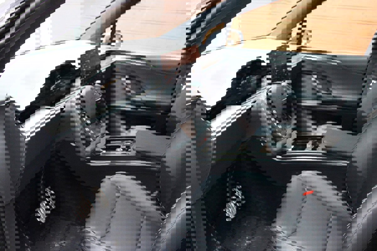 Used 2022 Tesla Model X Plaid image 9