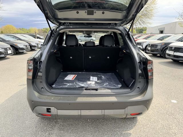 New 2026 Nissan Kicks SR w/ Cold Weather Package image 12