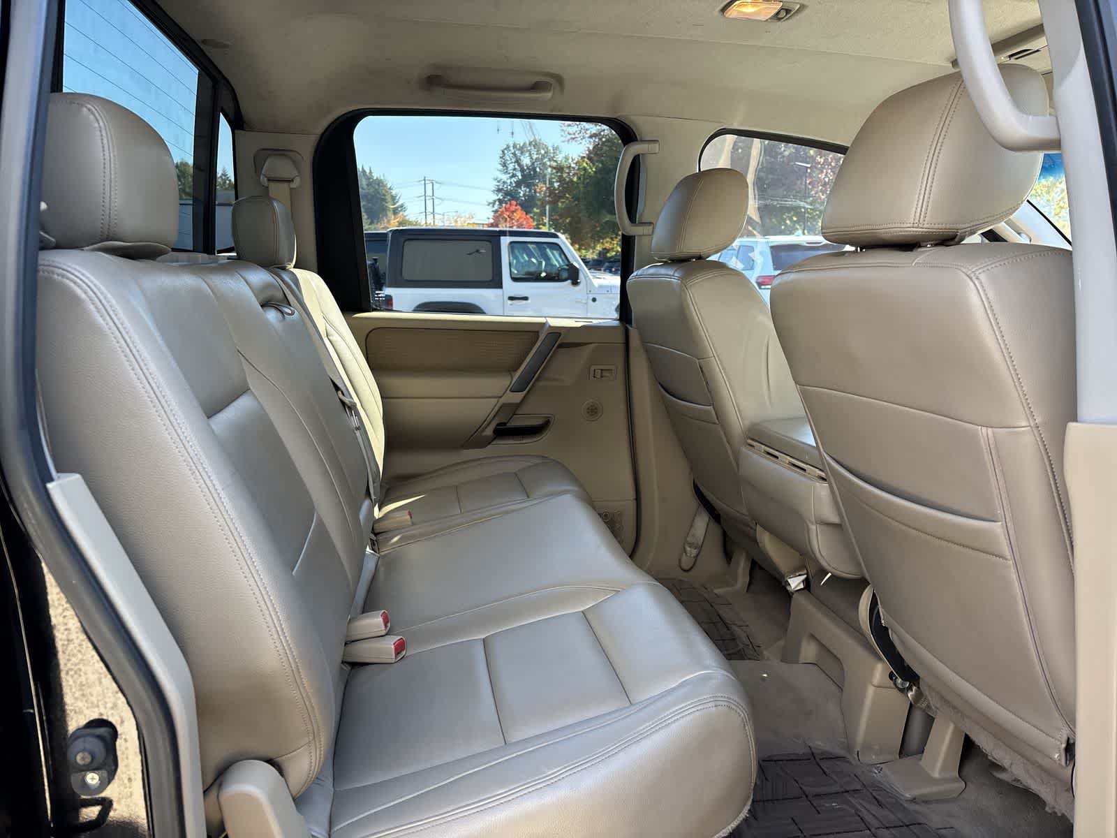 Used 2009 Nissan Titan SE AWD/4WD image 7