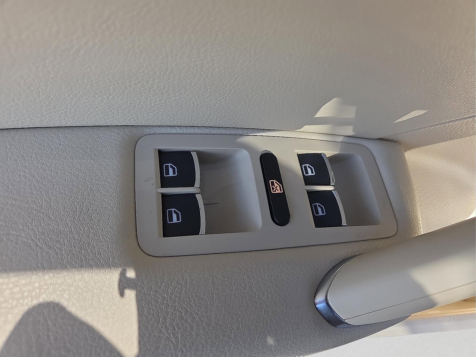 Used 2017 Volkswagen Passat 1.8T SEL Premium image 15