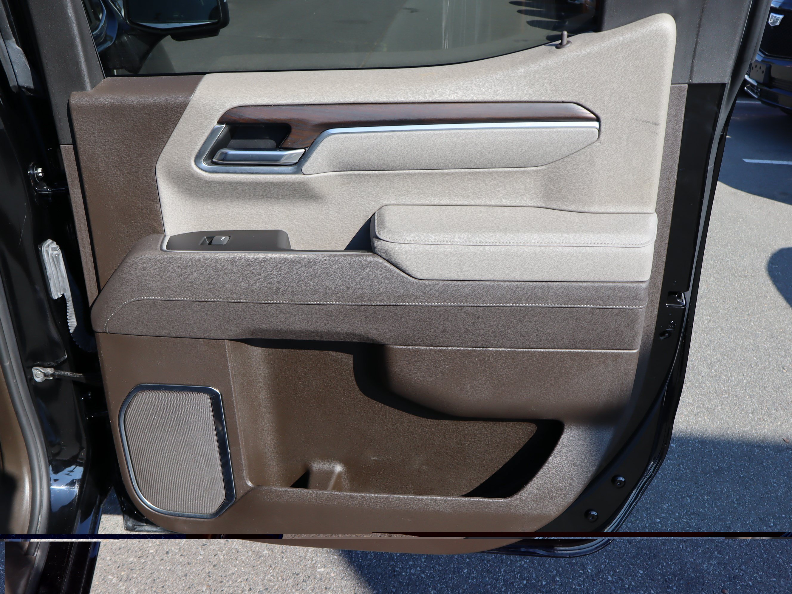Used 2025 GMC Sierra 1500 SLT AWD/4WD image 32