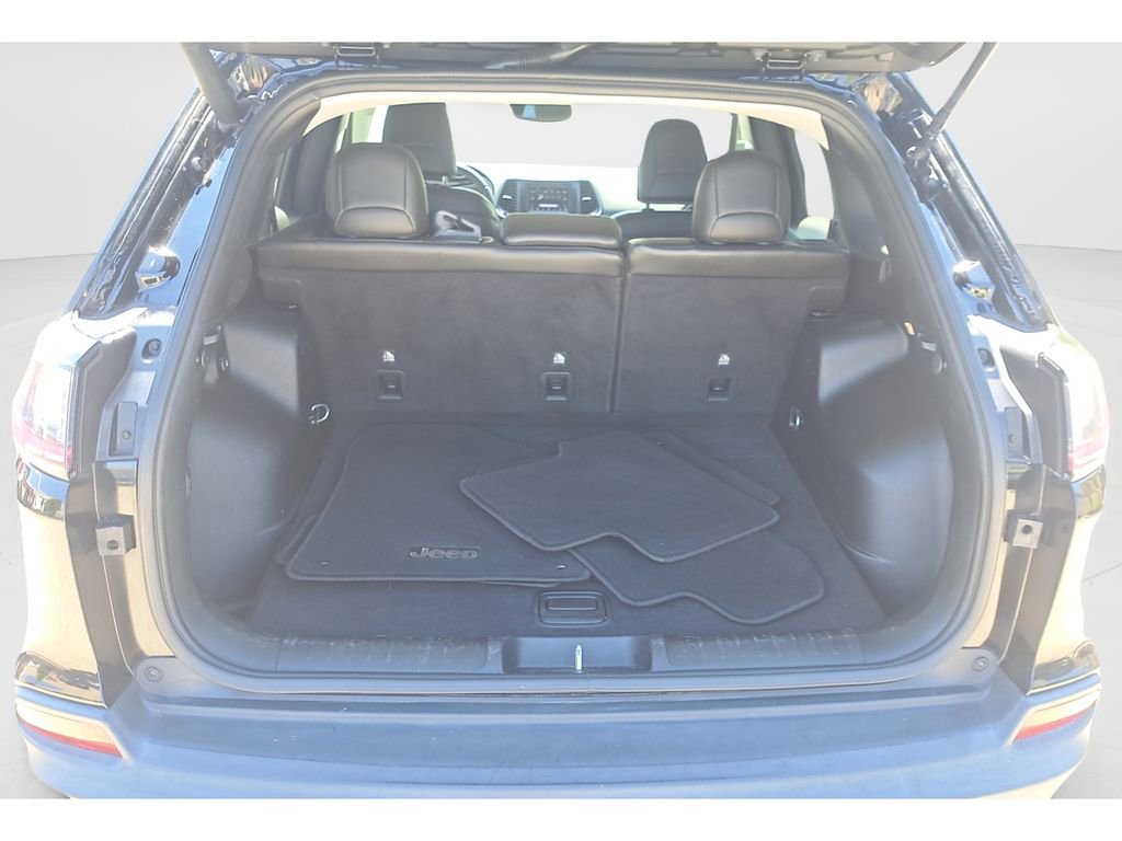 Used 2019 Jeep Cherokee Latitude Plus w/ Comfort/Convenience Group FWD image 12