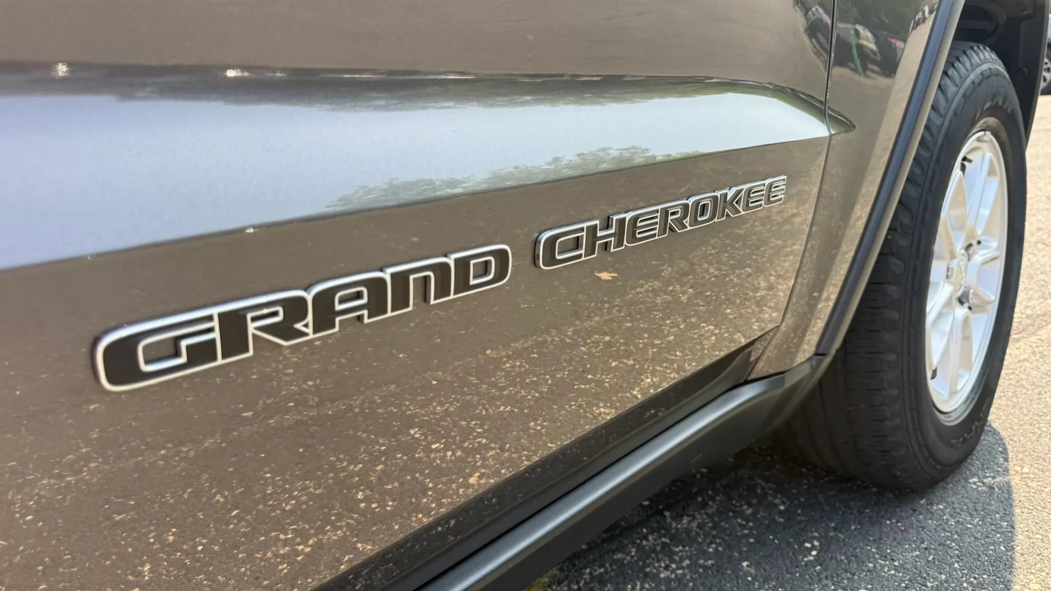 Used 2019 Jeep Grand Cherokee Laredo AWD/4WD image 36