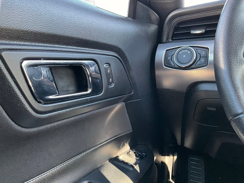 Used 2015 Ford Mustang Coupe image 21