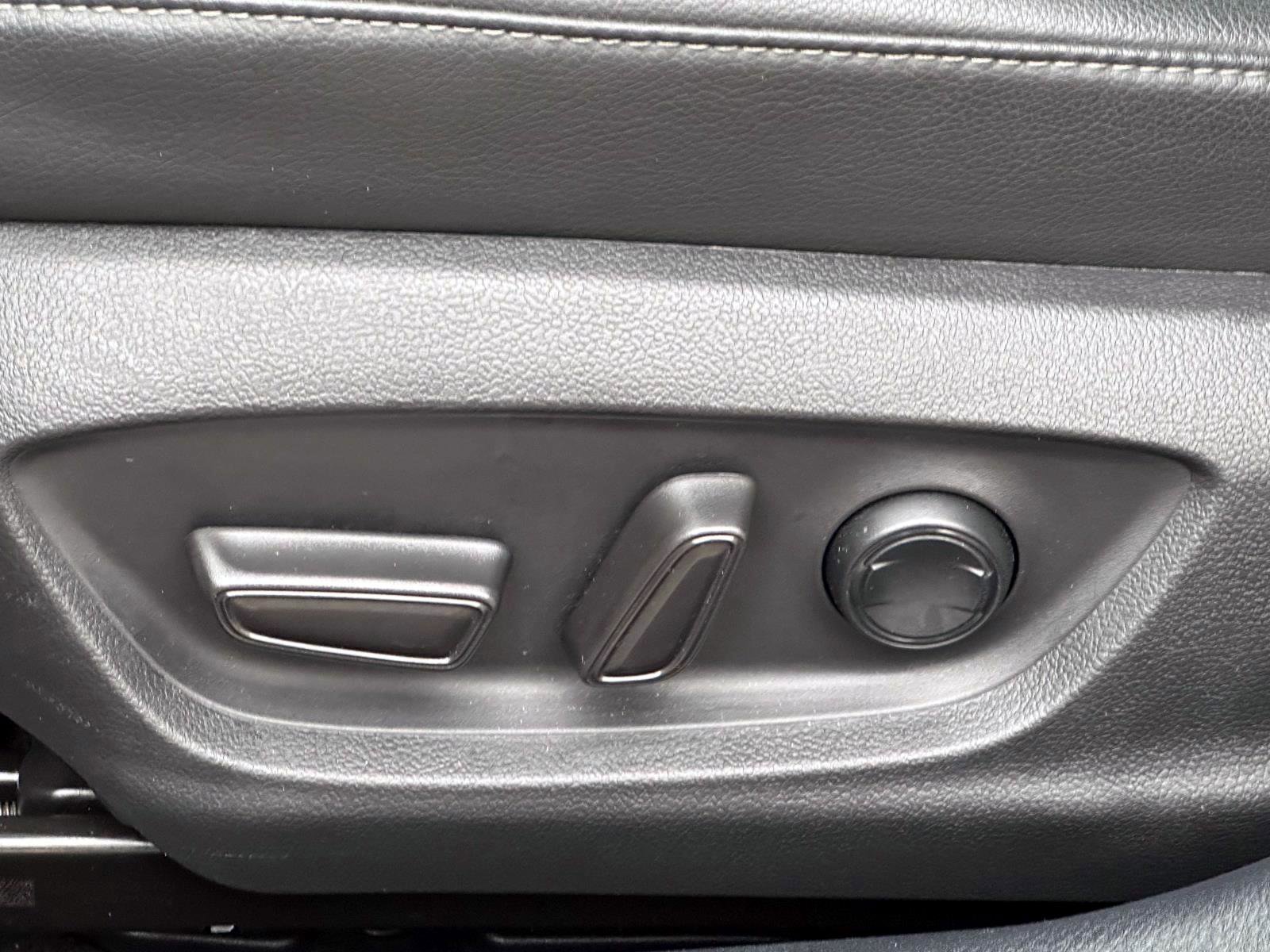 Used 2022 Toyota Camry XLE w/ Navigation Upgrade Package image 13