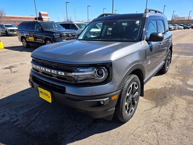 Used 2023 Ford Bronco Sport Outer Banks w/ Tech Package AWD/4WD image 2