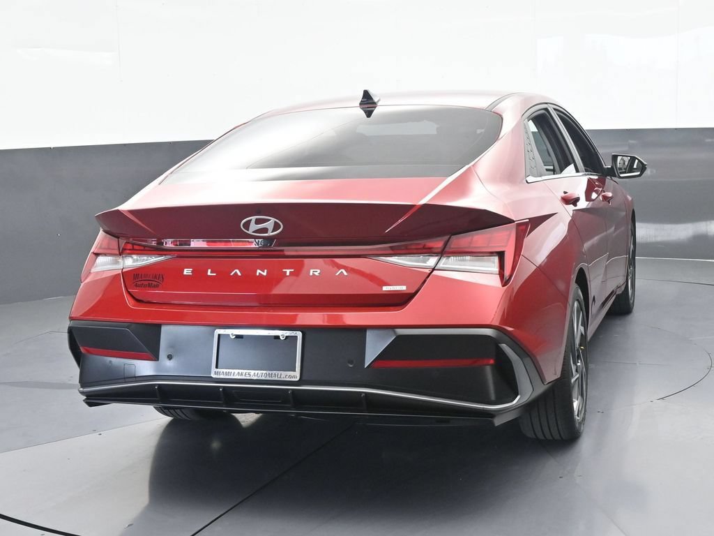 Used 2024 Hyundai Elantra Limited FWD image 5