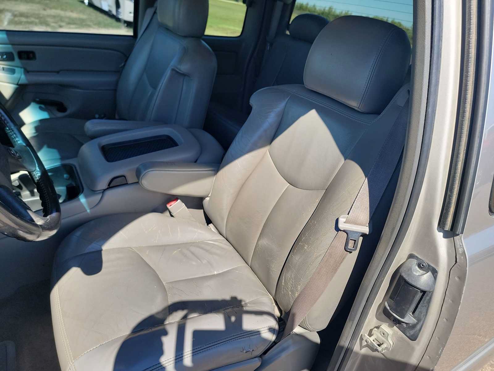 Used 2006 Chevrolet Silverado 1500 LT w/ Onstar Plus Package AWD/4WD image 11