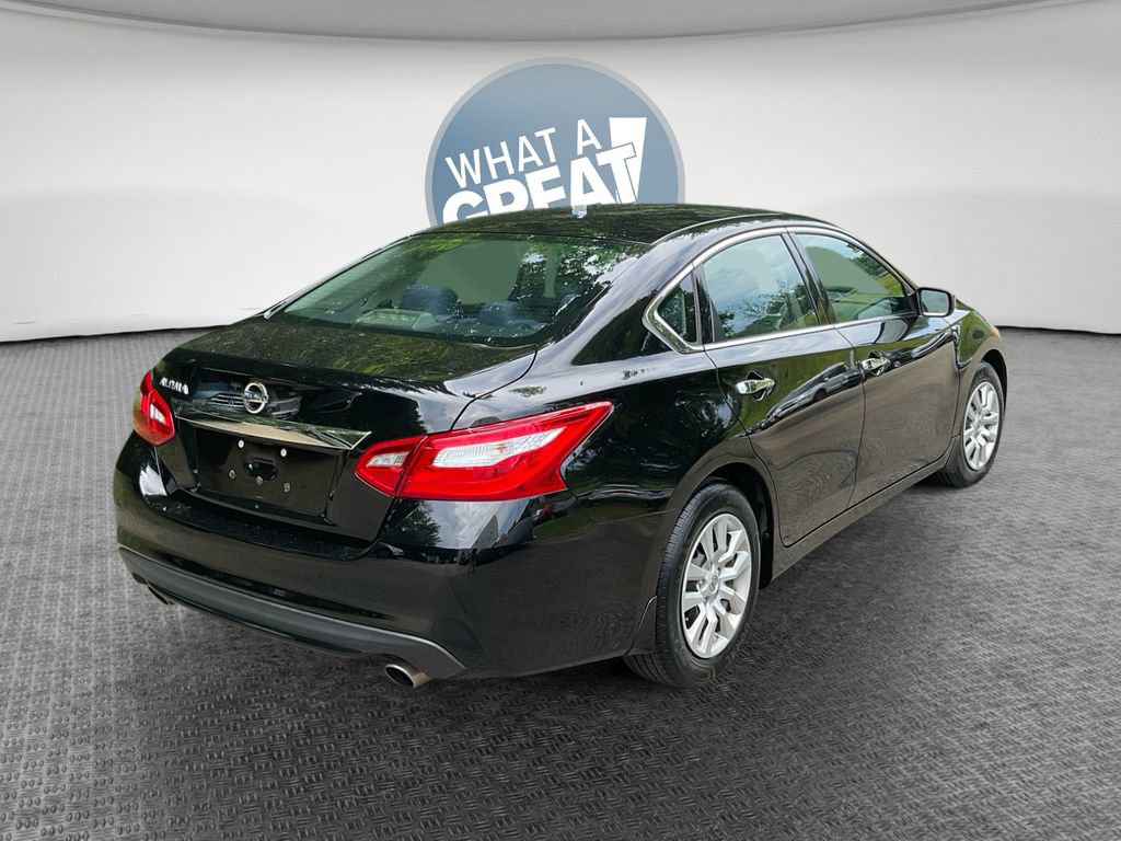 Used 2017 Nissan Altima 2.5 S w/ Power Driver Seat Package FWD image 3