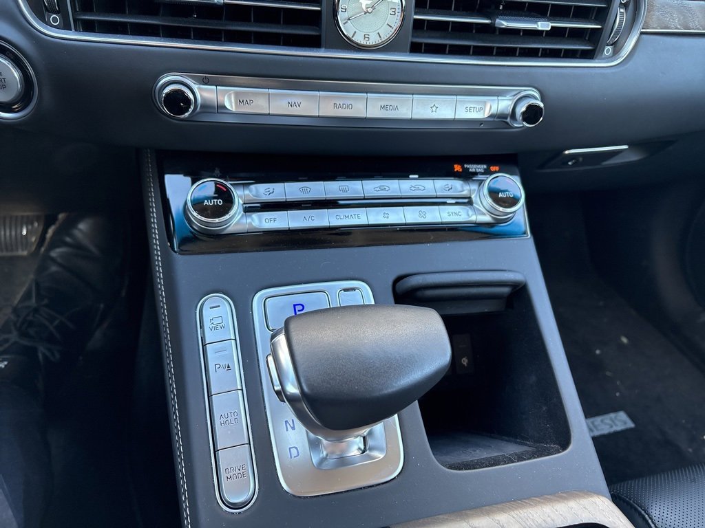 Used 2022 Genesis G90 5.0 Ultimate image 4