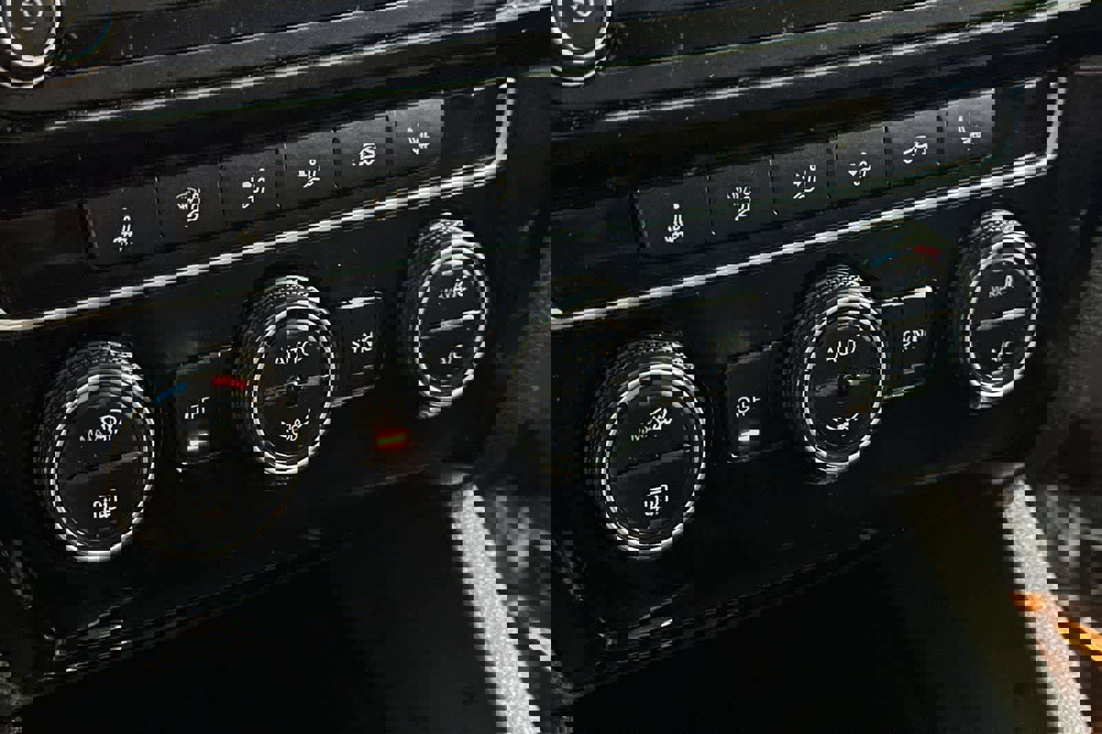 Used 2016 Volkswagen Jetta SEL Premium w/ Lighting Package image 23